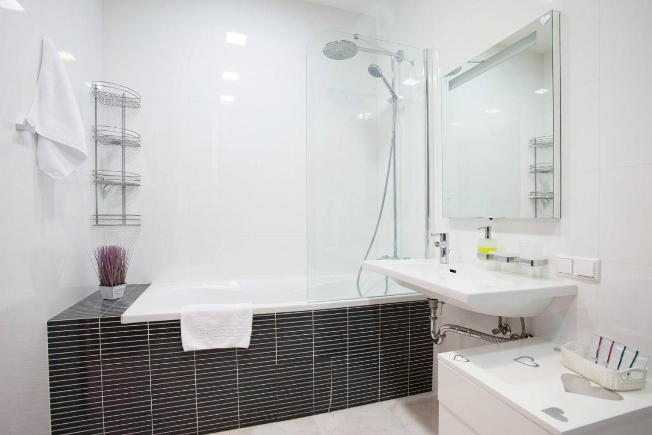 Navit Apartments With Breakfast, Near The Railway Station, The City Center And The Park Kiew Exterior foto